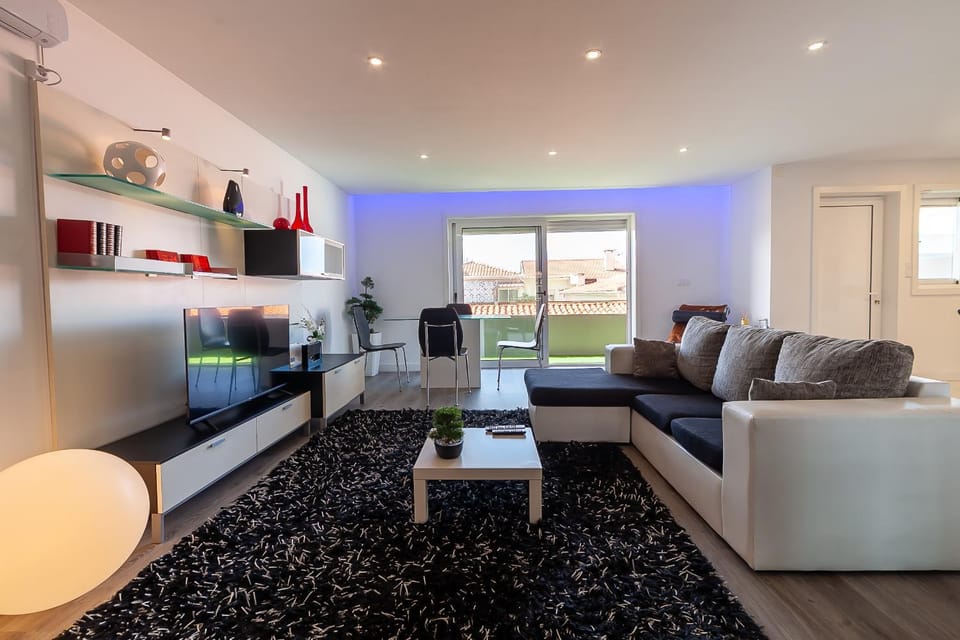 Living room, pet friendly