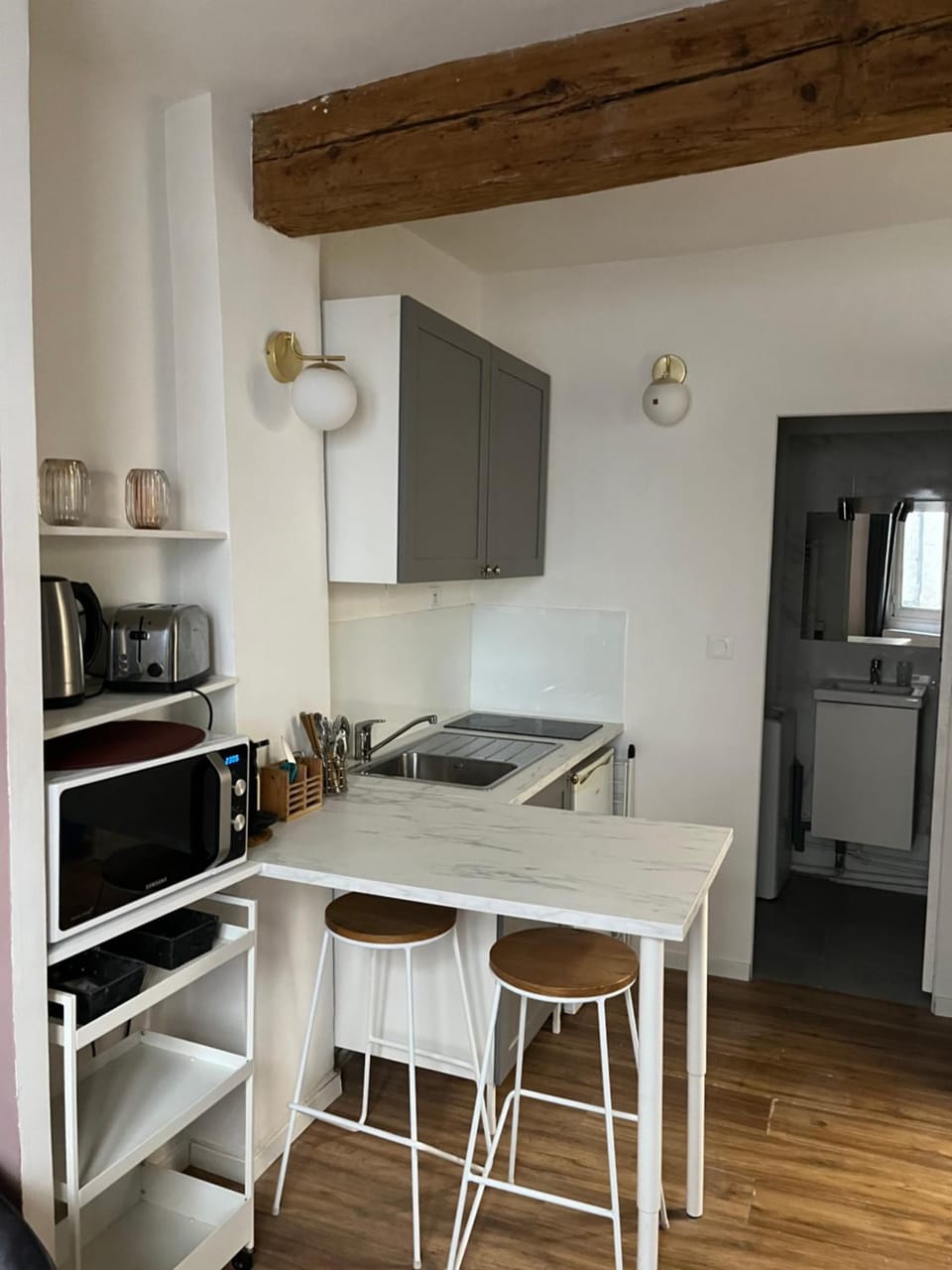 Kitchen or kitchenette