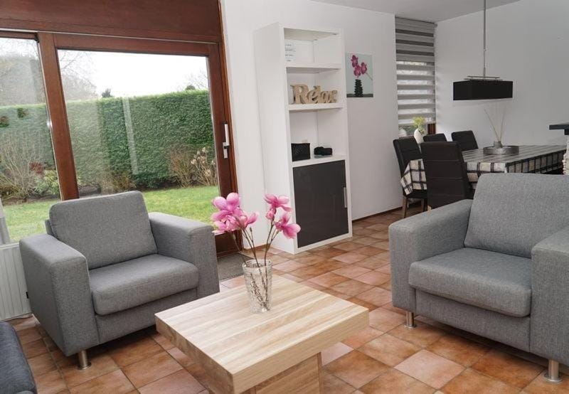 TV and multimedia, Seating area