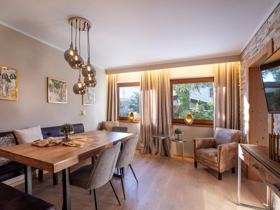 Living room, Dining area