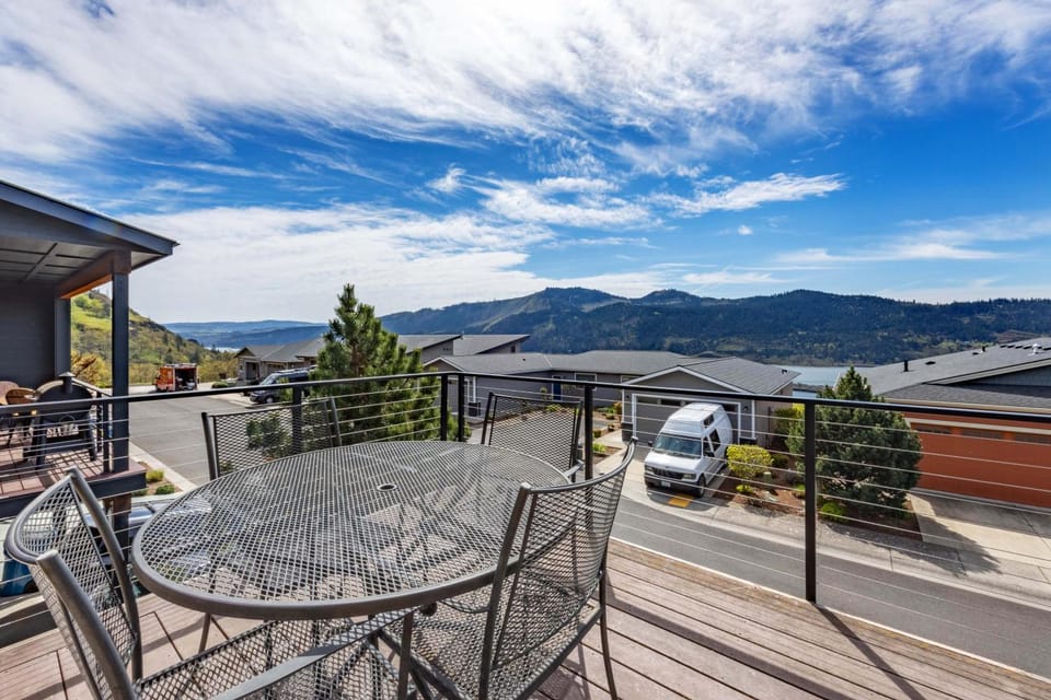 River Scene - Great Views! 30 day minimum required home House in White Salmon