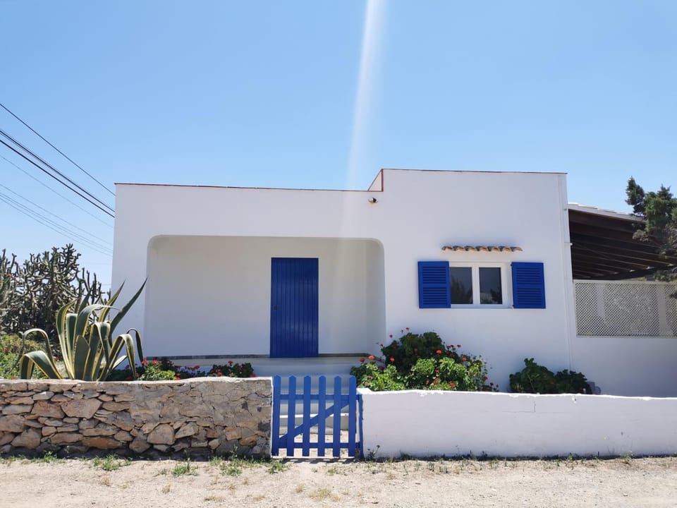 Casa frente al lago House in Formentera