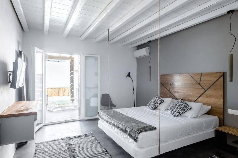 Bed, TV and multimedia, Photo of the whole room, Bedroom, towels, air conditioner