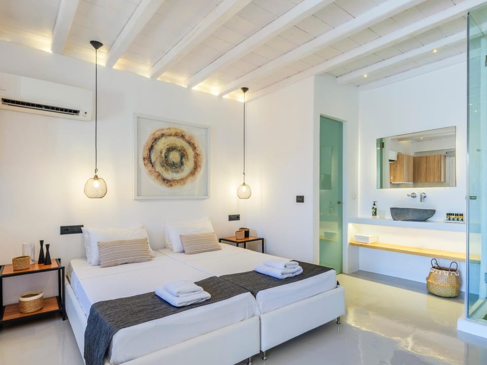 Bed, Photo of the whole room, Bedroom, towels, air conditioner
