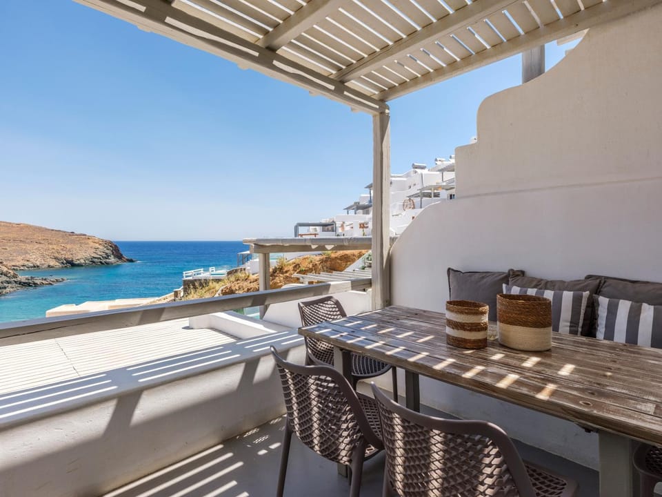 Patio, Day, Natural landscape, Hot Tub, View (from property/room), Balcony/Terrace, Seating area, Dining area, Mountain view, Sea view