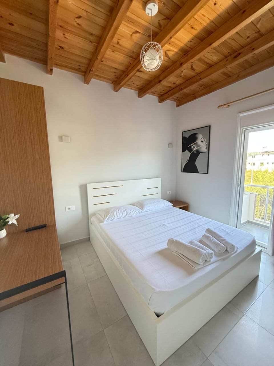 Bed, TV and multimedia, Photo of the whole room, Bedroom, towels, wardrobe