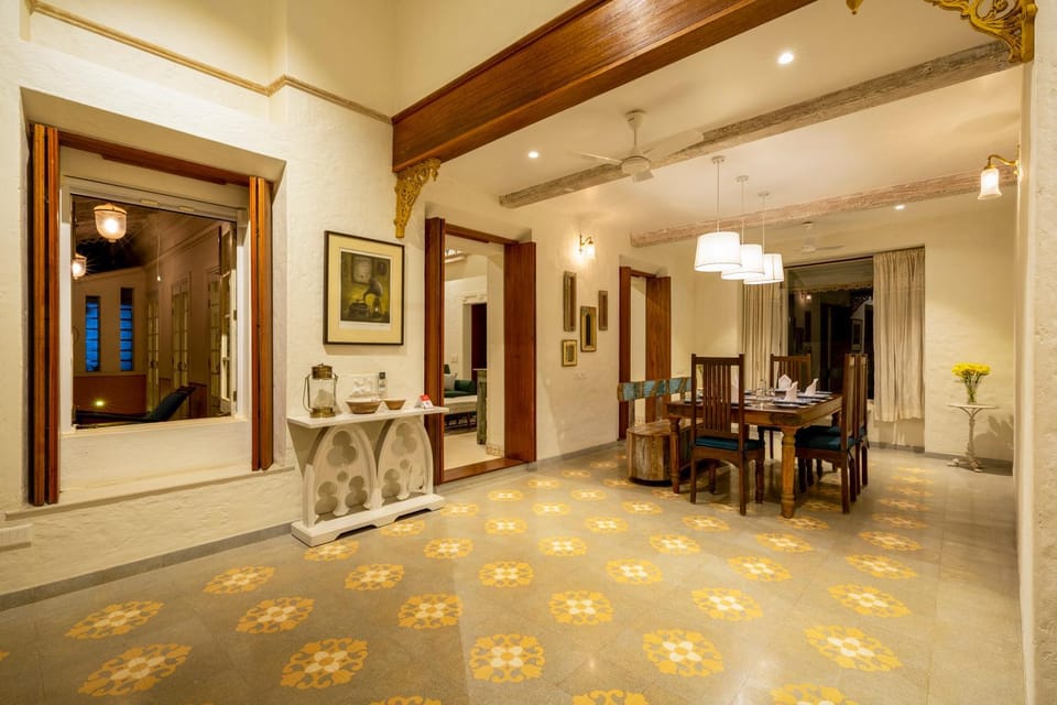 Seating area, Dining area
