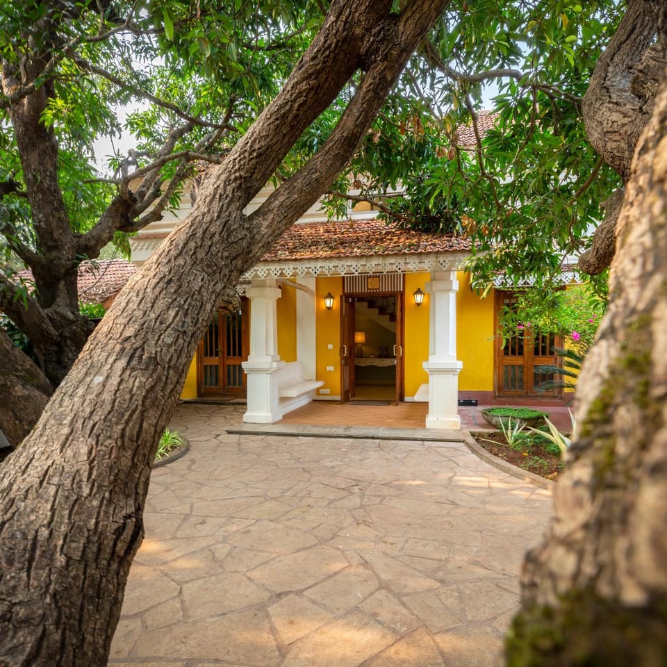 Property building, Facade/entrance, Garden