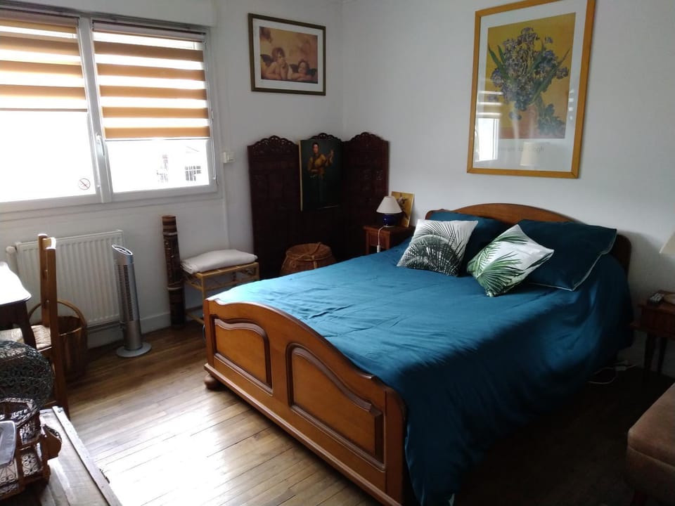 Chambre César B&B- au 1er - Villa Chaumonty Bed and Breakfast in Nouvelle-Aquitaine