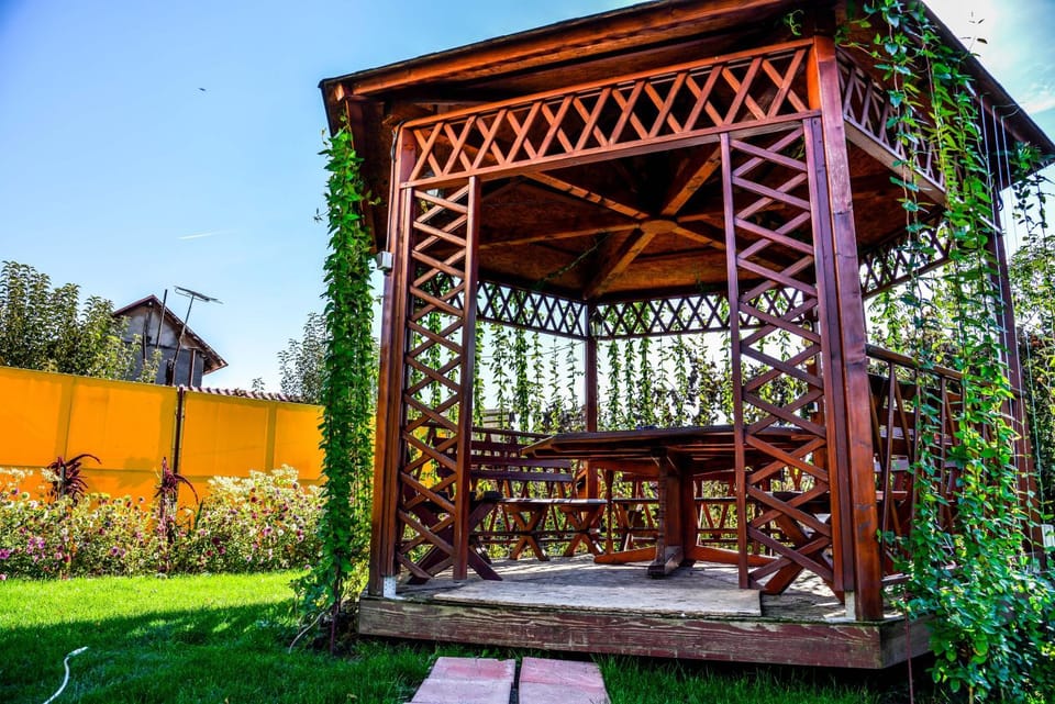BBQ facilities, Garden, Internal: Not applicable to any particular room