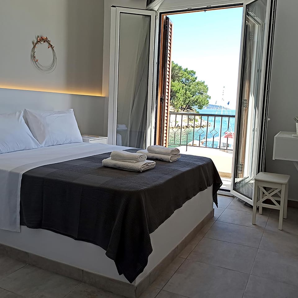 Bed, View (from property/room), Balcony/Terrace, Photo of the whole room, Bedroom, Sea view