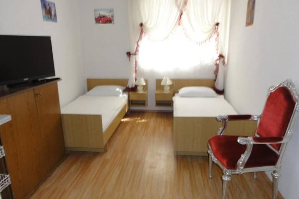 Bed, TV and multimedia, Living room, Bedroom