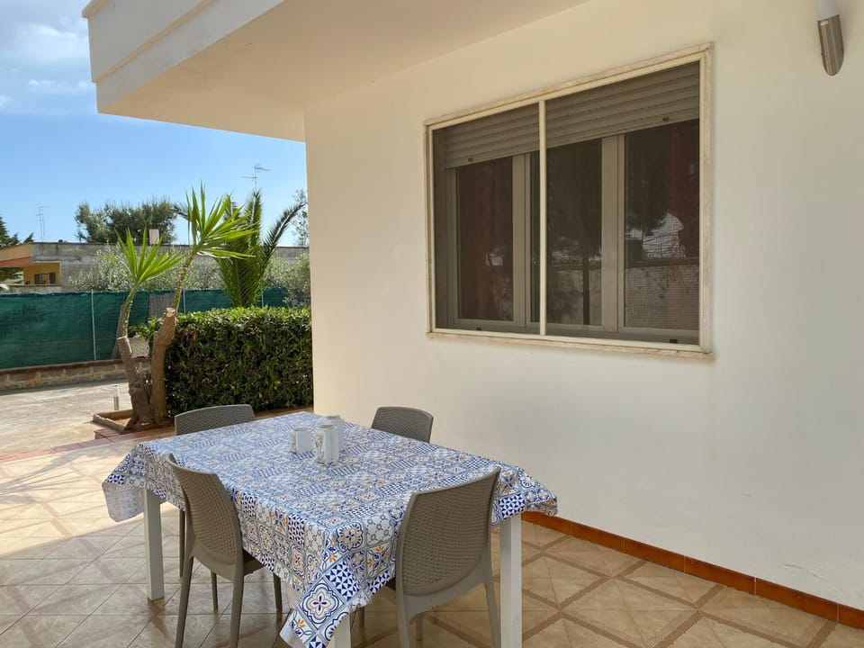 Patio, Facade/entrance, Balcony/Terrace