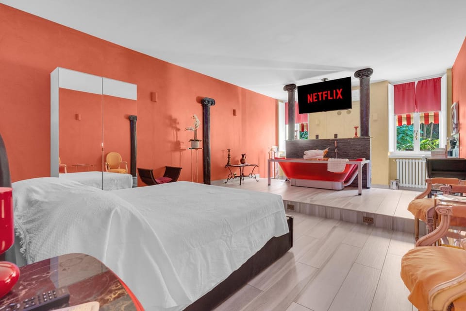 Photo of the whole room, Bedroom