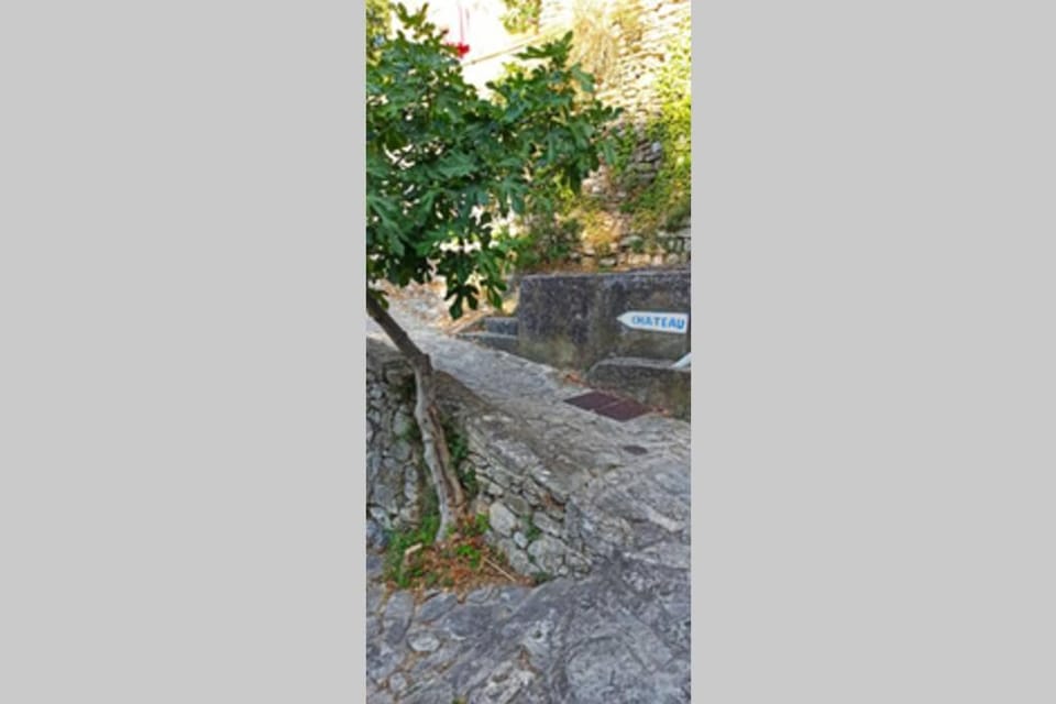 La Pitchounette micro-maison de charme House in Fontaine-de-Vaucluse