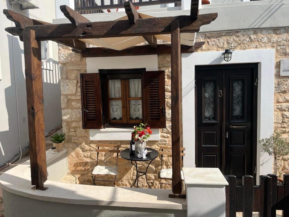 LUCA'S HOUSES Apartment in Decentralized Administration of the Aegean