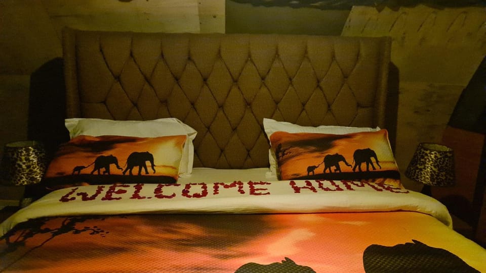 Amanya 1-Bed Elephant Suite Tent House in Kenya