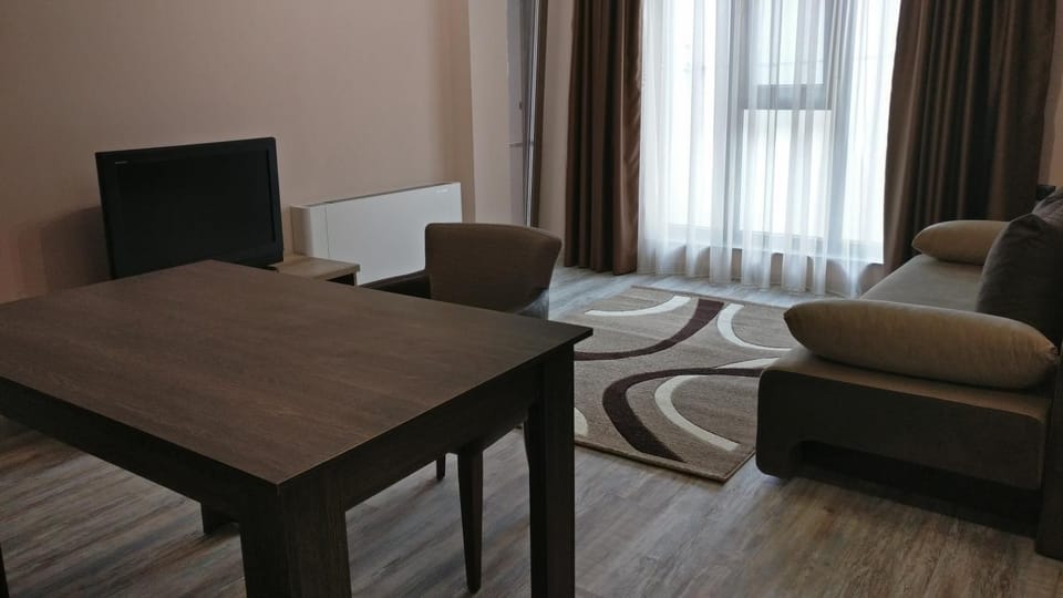 TV and multimedia, Living room, Dining area