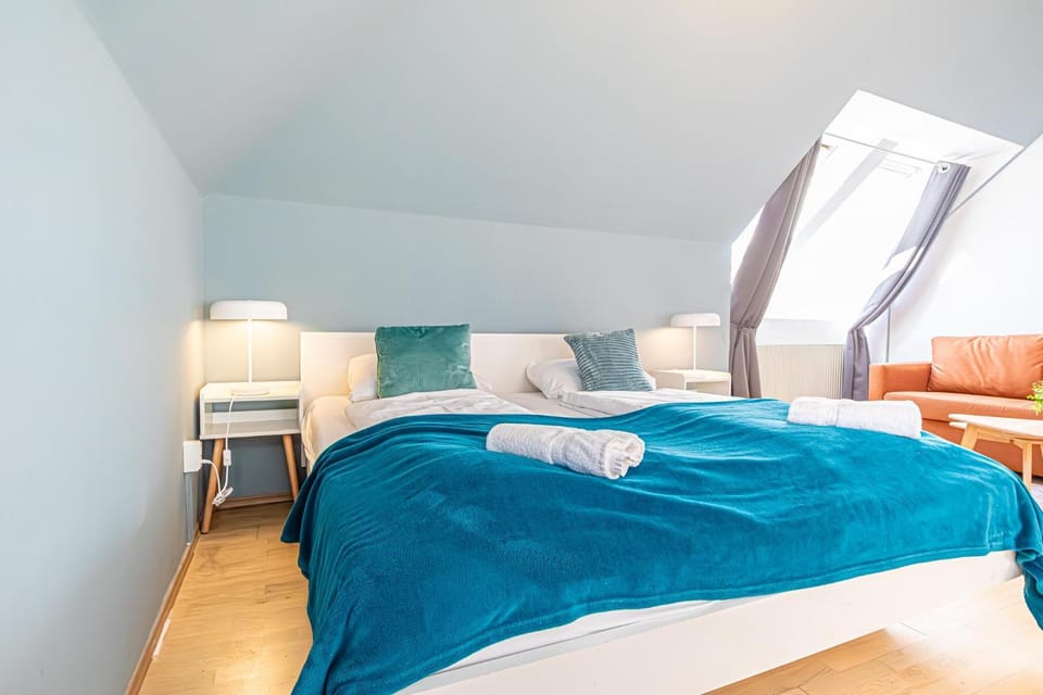 Property building, Bed, Bedroom, towels