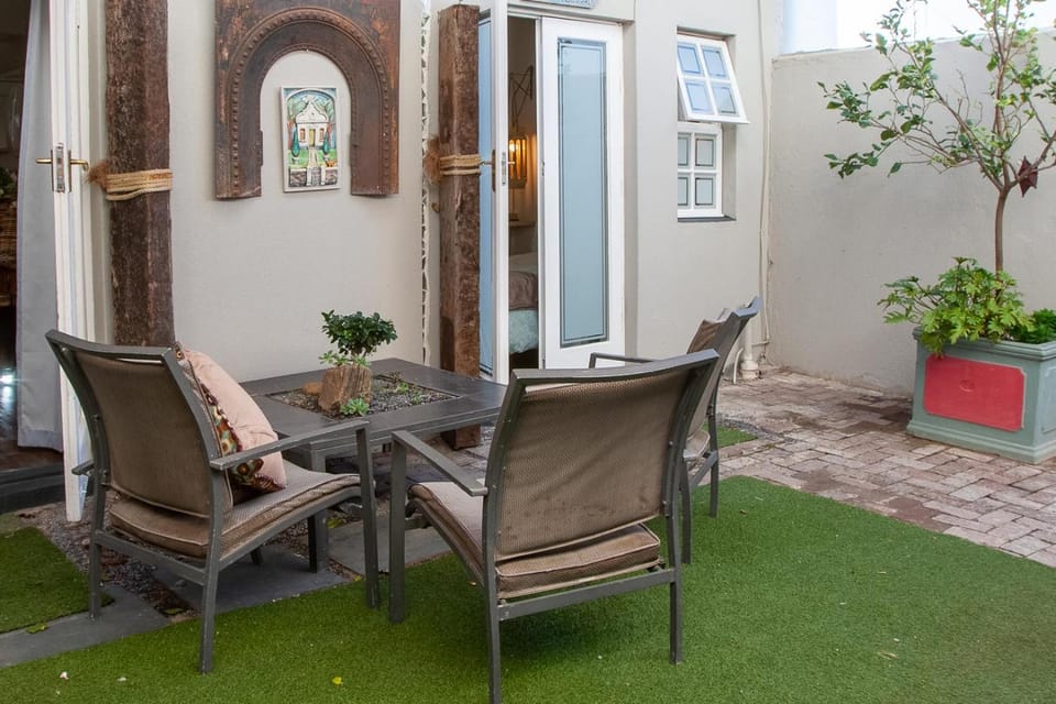 Bedrock Family 2 x Rooms 8 Sleeper with Kitchenette Apartment in Cape Town