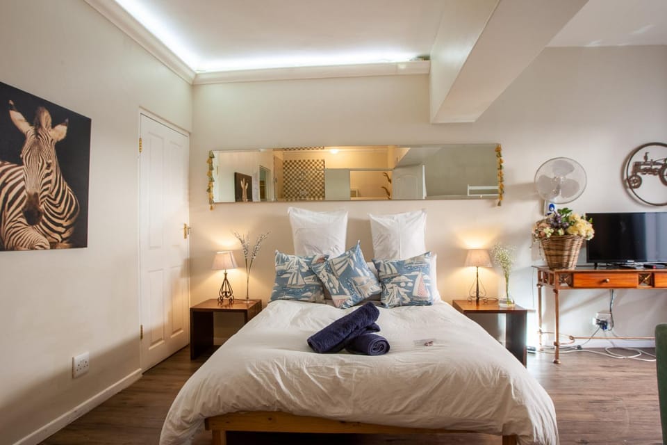 Bedrock Family 2 x Rooms 8 Sleeper with Kitchenette Apartment in Cape Town