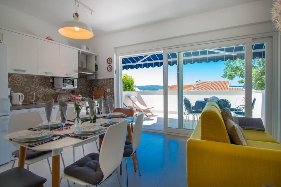 Kitchen or kitchenette, Living room, Dining area