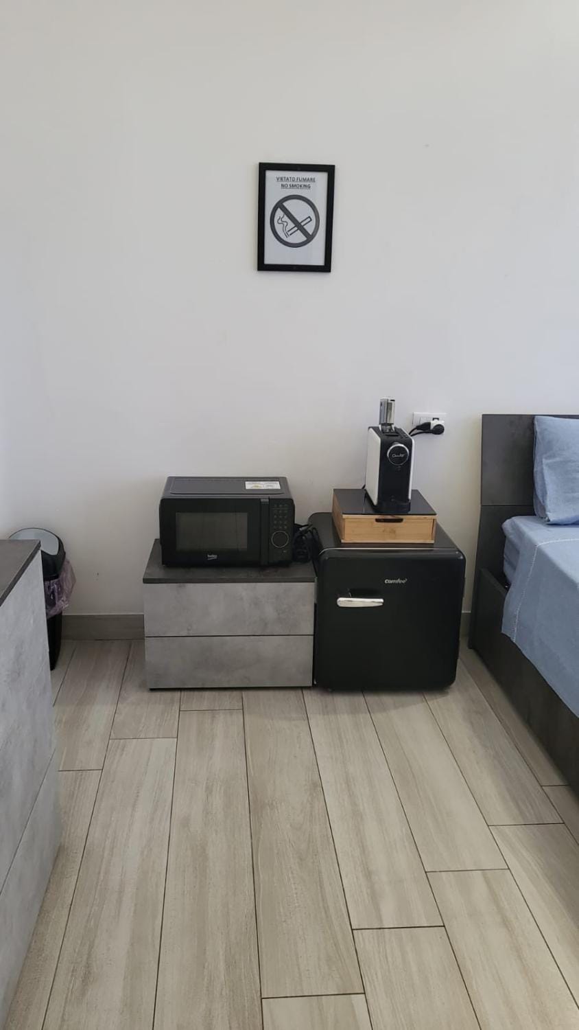 Coffee/tea facilities, microwave