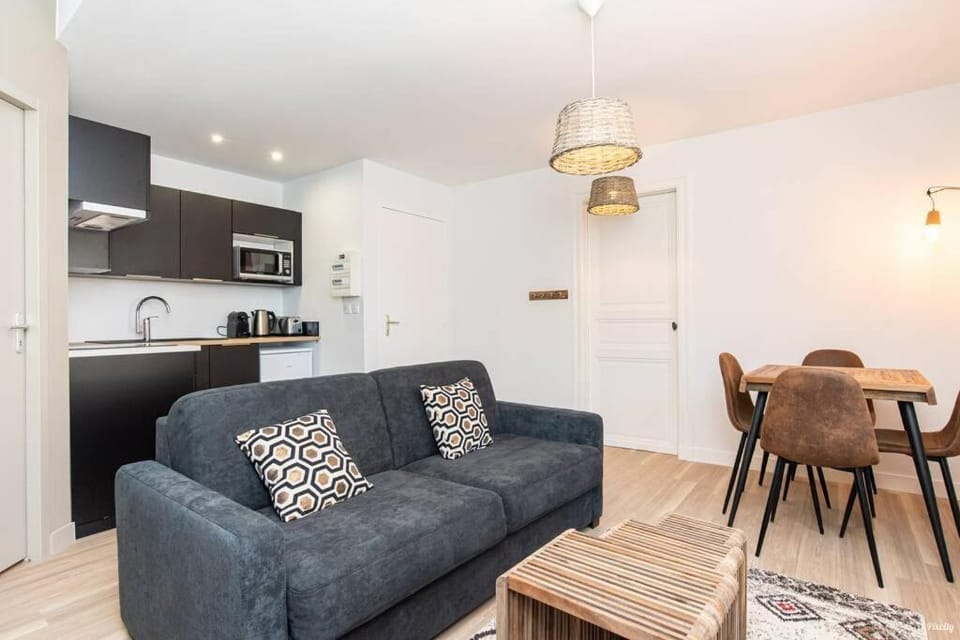 Kitchen or kitchenette, Living room