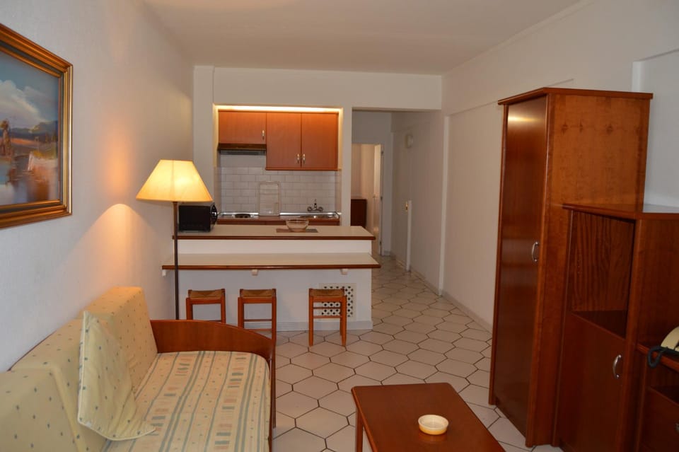 Kitchen or kitchenette, Living room