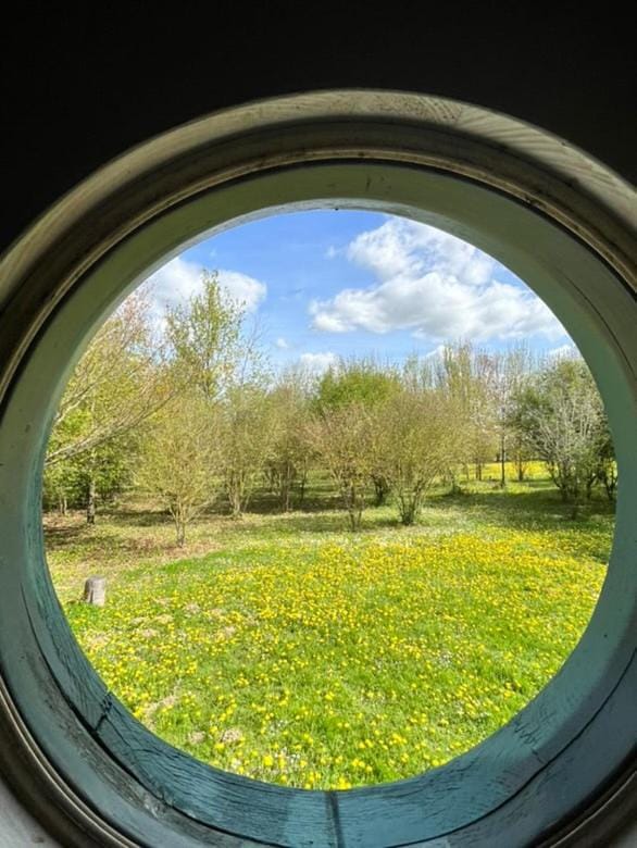 Gîtes Les Perouilles - La Roulotte Climatisée avec Jacuzzi et Piscine Hors sol de Josépha Farm Stay in Nouvelle-Aquitaine