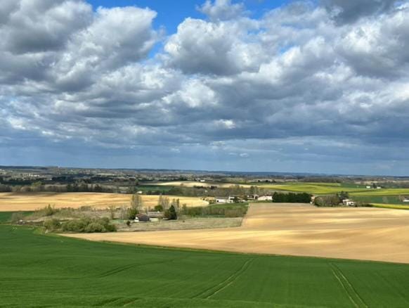 Gîtes Les Perouilles - La Roulotte Climatisée avec Jacuzzi et Piscine Hors sol de Josépha Farm Stay in Nouvelle-Aquitaine