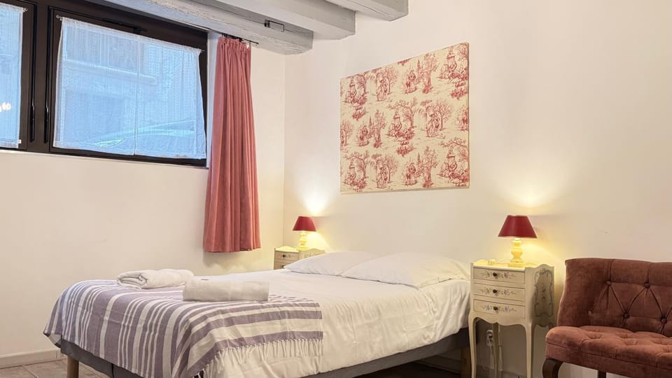 Bed, Photo of the whole room, Bedroom