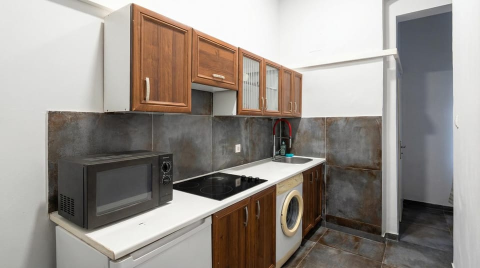 Kitchen or kitchenette, oven, stove