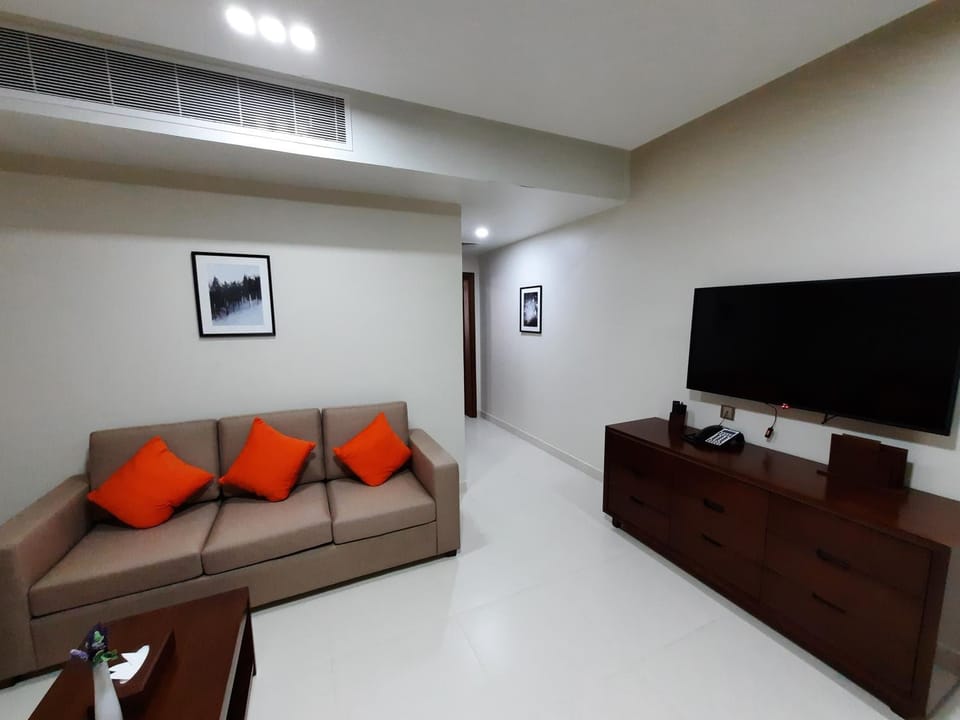 Communal lounge/ TV room, TV and multimedia, Living room, Seating area