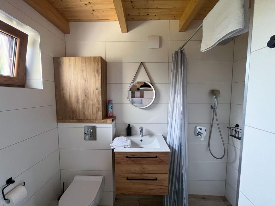 Bathroom, towels