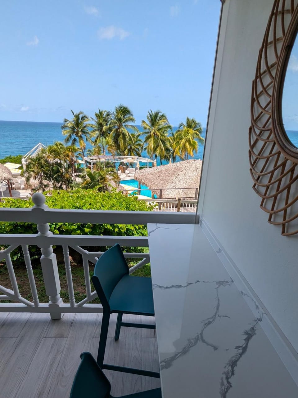 Balcony/Terrace, Dining area, Pool view, Sea view