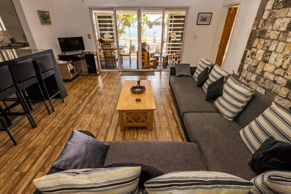 Communal lounge/ TV room, TV and multimedia, Living room, Seating area, Dining area, Evening entertainment