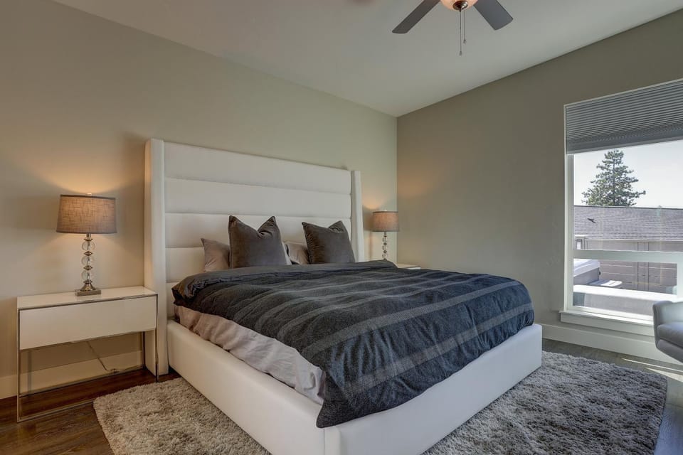Ruby Peak Spacious & Comfortable Home - 30 day minimum home House in Bend