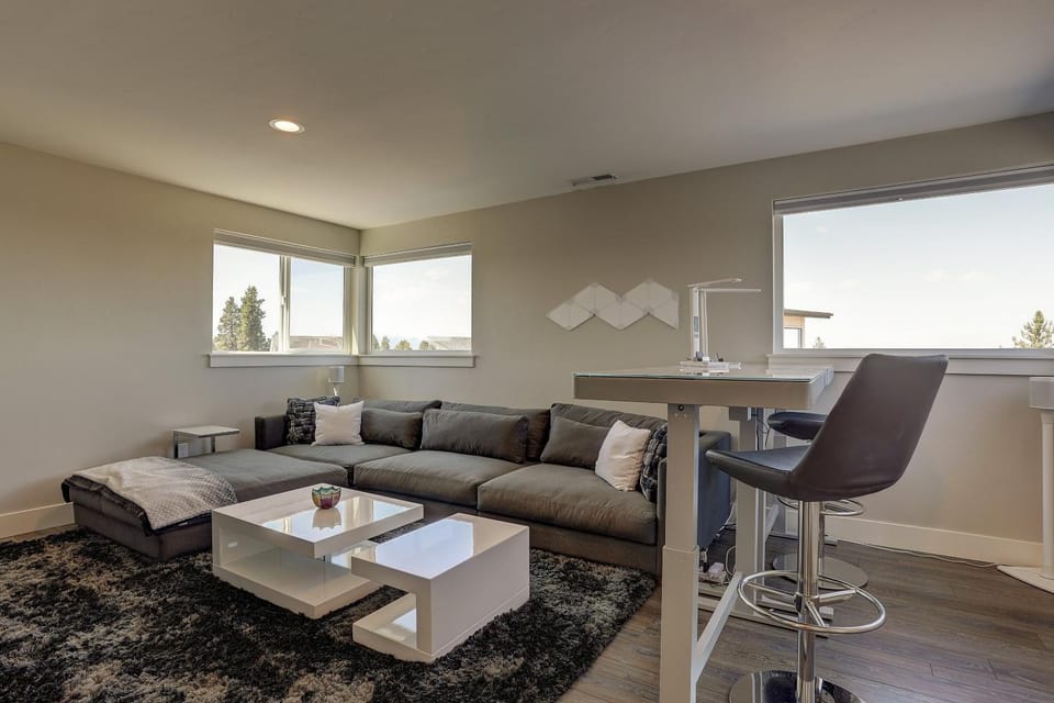 Ruby Peak Spacious & Comfortable Home - 30 day minimum home House in Bend