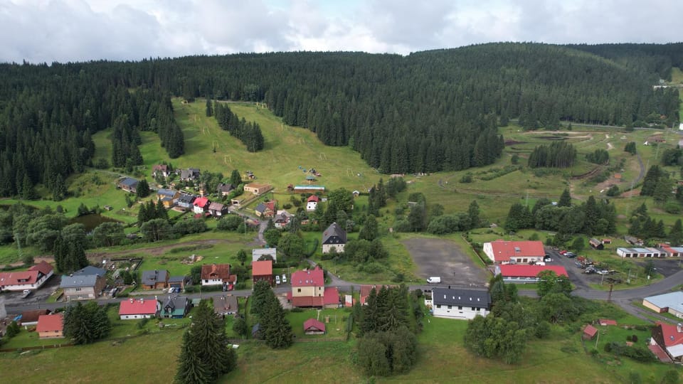 Property building, Nearby landmark, Bird's eye view, Ski School, Ski School, Skiing, Skiing, Mountain view