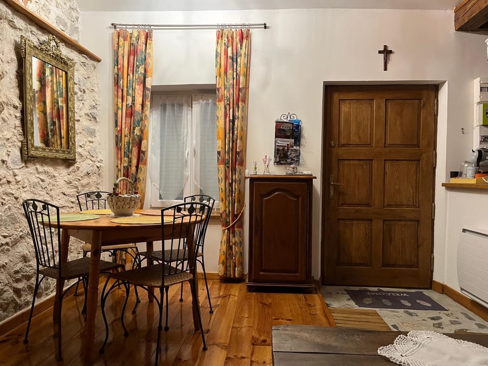 BASIA, Lourdes - centre , quartier historique Sanctuaires a 7 min a pied House in Lourdes