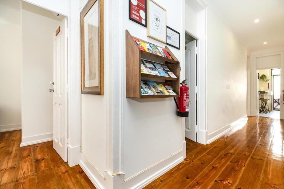 Groovy M2 R3 - Amazing Double Room with En-suite Bathroom Bed and Breakfast in Lisbon