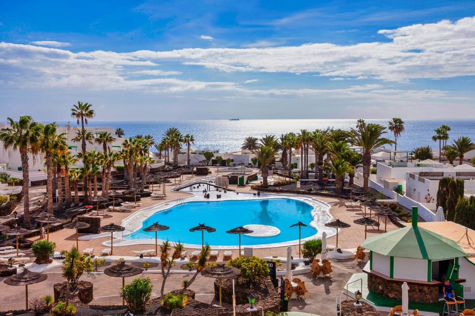Property building, View (from property/room), Garden view, Pool view, Sea view, Swimming pool