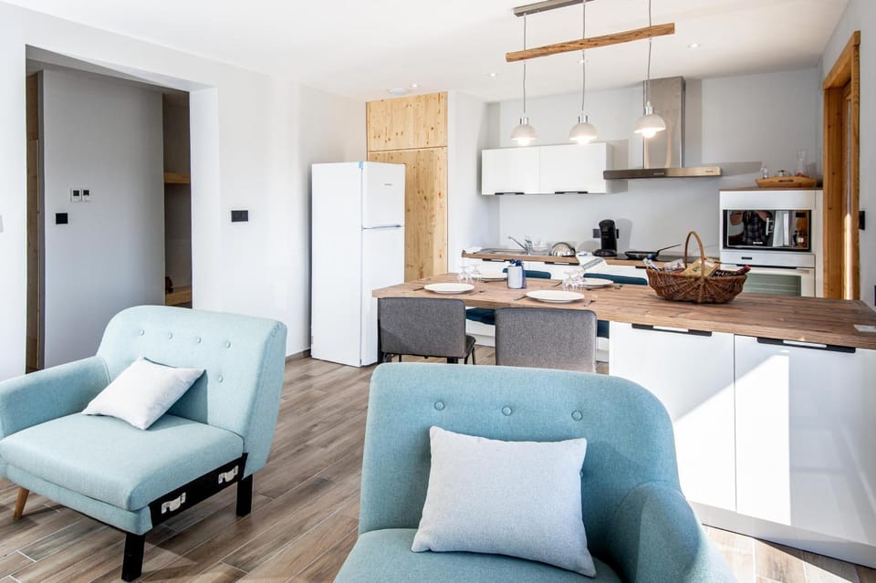 Kitchen or kitchenette, Living room
