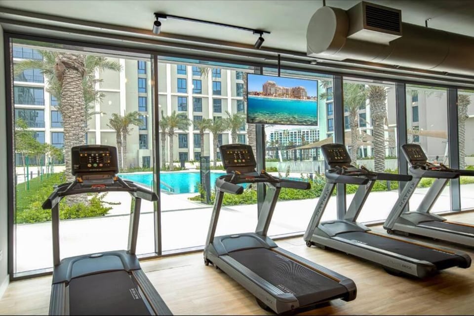 A Luxury Aprt 2 bedrooms Balcony with wonderful view Mall access hi speed WIFI Beach access & much more for Family Only Apartment in Bahrain