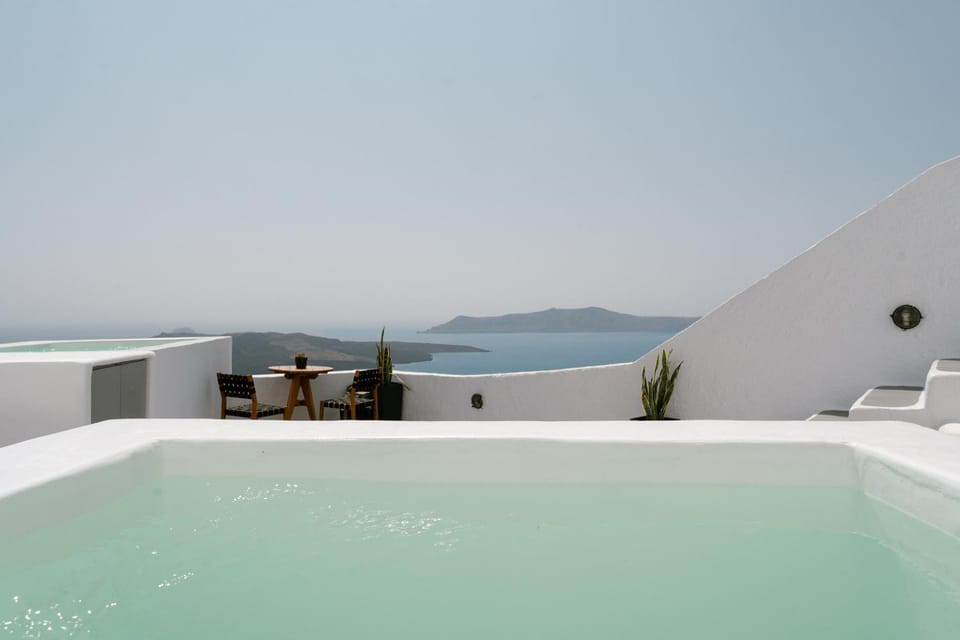 Anemos Fira Caldera View Bed and Breakfast in Thera