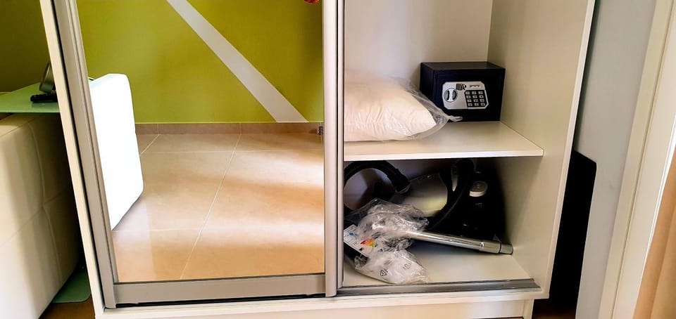 Bedroom, Area and facilities, safe, wardrobe