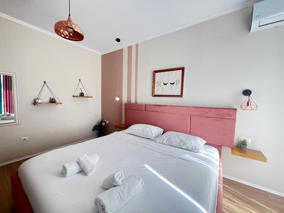Bed, Bedroom, towels, air conditioner