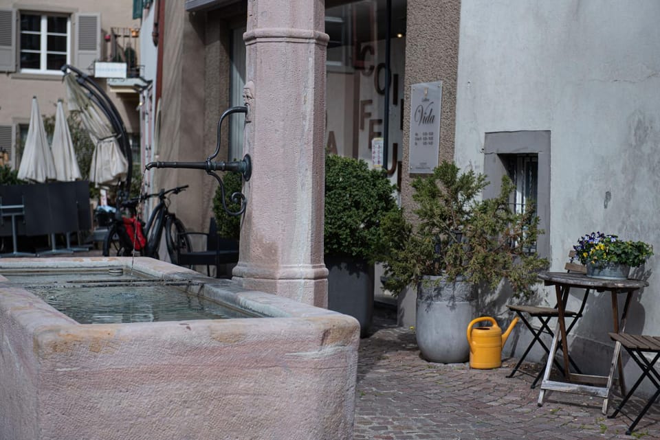 Nearby landmark, Neighbourhood