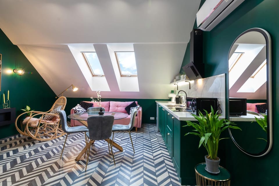 Luxurious flat near Opera theatre-Self check-in & NETFLIX Apartment in Lviv